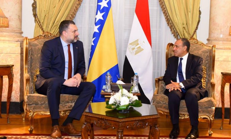 وزيرا الخارجية المصري والبوسني يبحثان سبل تعزيز العلاقات الثنائية والتطورات الإقليمية والدولية