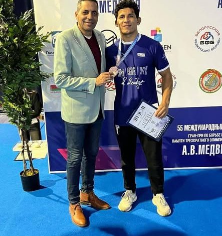 جوهر نبيل يهنئ عمر أمين بحصد برونزية بطولة إلكسندر ميدفيد الدولية في منسك