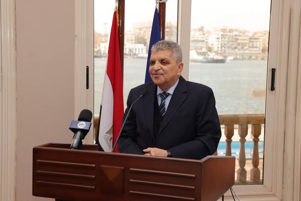 الفريق أسامة ربيع يكرم فريق الهوكي بنادي بورفؤاد الرياضي بعد تتويجه بطل إفريقيا للأندية