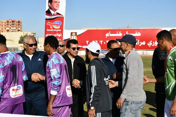 وزير الشباب والرياضة ومحافظا "الوادي الجديد" و"مطروح" يشهدون نهائي دوري مراكز الشباب باستاد الوادي الجديد