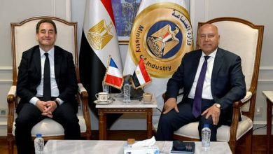 الوزير يبحث مع السفير الفرنسي آخر مستجدات مشروعات النقل المشتركة الجاري تنفيذها