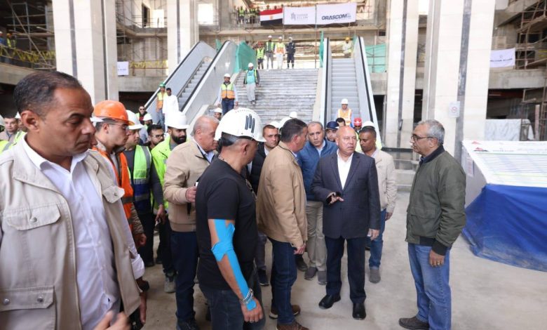الوزير يتفقد مواقع العمل بالخط الأول من شبكة القطار الكهربائي في المسافة من العلمين حتى الإسكندرية