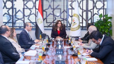 د. منال عوض تبحث مع رئيس مجلس إدارة مؤسية أخبار اليوم آخر مستجدات الدراسة البيئية لإقامة مدرسة دولية للمؤسسة