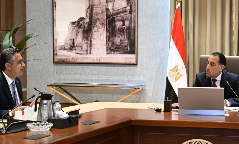 رئيس الوزراء يُتابع خطط وزارة التموين لتطوير صناعة السكر وتعزيز المخزون السلعي