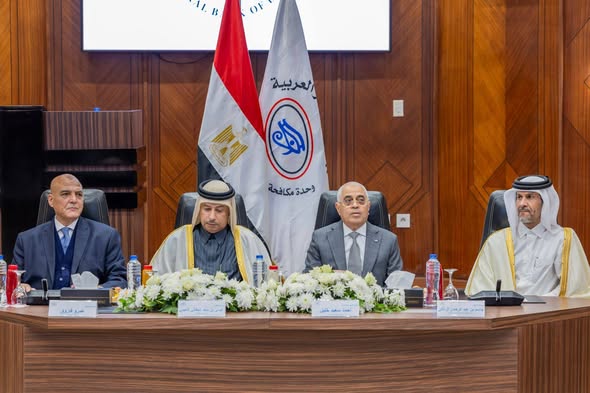 رئيس مجلس أمناء وحدة مكافحة غسل الأموال وتمويل الإرهاب المصرية يستقبل النائب العام القطري