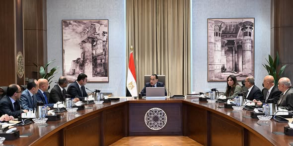 مدبولي يتابع تنفيذ إجراءات تطوير مرفق مياه الشرب والصرف الصحي