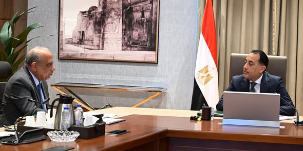 مدبولي يلتقي وزير الكهرباء والطاقة المتجددة لاستعراض عددٍ من ملفات العمل
