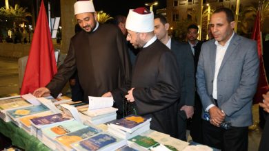 وزير الأوقاف يتفقد معرض الكتاب بساحة مسجد سيدنا الحسين