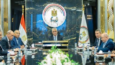 وزير الإنتاج الحربي يجتمع برؤساء مجالس إدارات الشركات التابعة وعدد من القيادات بالوزارة والهيئة