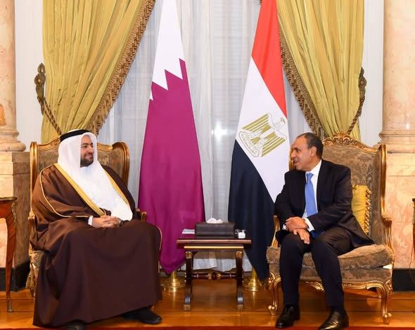 وزير الخارجية يلتقي وزير الدولة بوزارة الخارجية القطرية