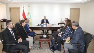 وزير الزراعة يبحث مع وفد دنماركي سبل التعاون وتعزيز الاستثمارات في الإنتاج الحيواني والطب البيطري