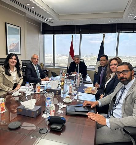 وزير السياحة يُناقش آليات تطوير خطة تسويقية متكاملة للمتحف القومي للحضارة المصرية
