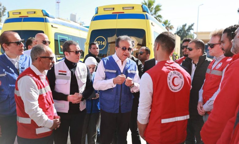 وزير الصحة يتفقد معبر رفح برفقة محافظ شمال سيناء لاستقبال مرضى ومصابي فلسطين