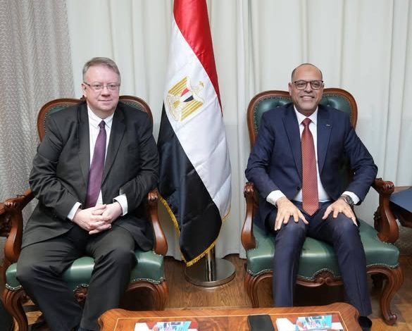 وزير العمل يبحث مع منظمة العمل الدولية تعزيز التعاون ودعم التشريعات والاستراتيجيات الوطنية