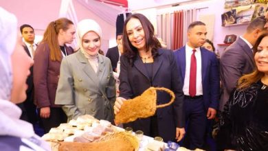 وزيرة التضامن ووزيرة الأسرة والخدمات الاجتماعية التركية تتفقدان معرض ديارنا للحرف اليدوية والتراثية