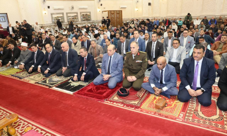 رئيس جامعة مدينة السادات يشارك محافظ المنوفية صلاة عيد الفطر
