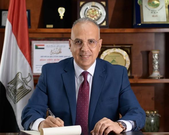 الدكتور سويلم: - العاملون بالوزارة متواجدون بمواقع العمل بنظام النوبتجيات على مدار الساعة لضمان توفير الاحتياجات المائية لكافة المنتفعين
