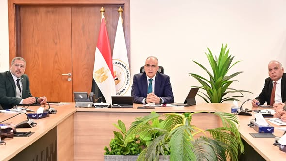 الدكتور سويلم يتابع حالة المنظومة المائية بزمام ترع الإسماعيلية والسويس وبورسعيد