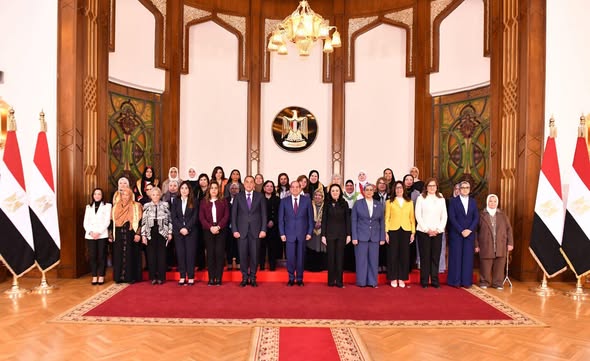 الرئيس السيسي يشارك في لقاء المرأة المصرية والأم المثالية