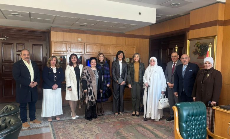 جامعة 6 أكتوبر تحتفل بالمرأة المصرية وتكرم رموز العطاء والتميز