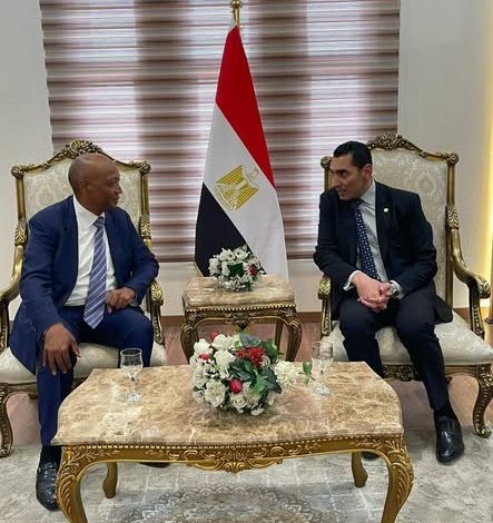 جوهر نبيل يستقبل رئيس الاتحاد الأفريقي لكرة القدم