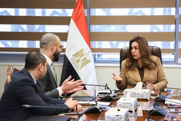 د. منال عوض تتابع جهود تطوير ورقمنة بعض الخدمات المقدمة للمواطنين بالمحافظات
