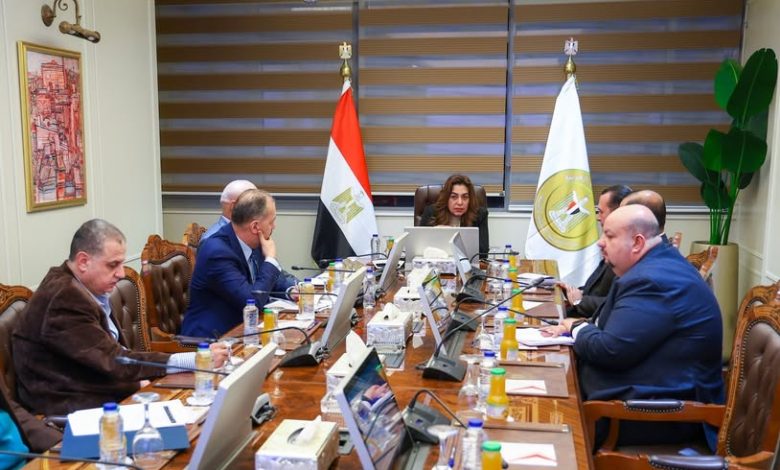 د. منال عوض تعقد اجتماعًا موسعًا مع القيادات لمناقشة ملامح الرؤية الاستراتيجية للوزارة 2026–2030