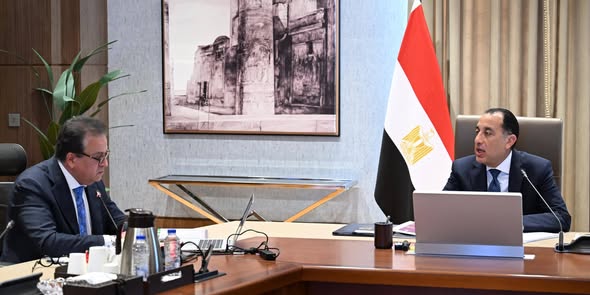رئيس الوزراء يتابع مع وزير الصحة والسكان عددا من ملفات عمل الوزارة