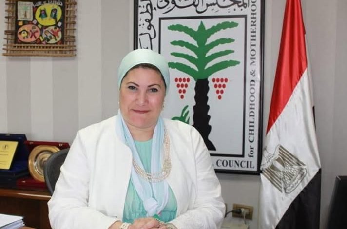 رئيسة المجلس القومي للطفولة والأمومة تتابع العمل بخط نجدة الطفل خلال أيام عيد الفطر المبارك