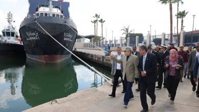 ربيع يتابع انتظام حركة الملاحة بالقناة وجاهزية أطقم الإرشاد والأطقم البحرية.. ويجتمع بلجنة إدارة الأزمات