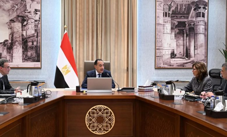مدبولي يستعرض المنظومة المقترحة لتطوير وتأهيل الكوادر بالجهاز الإداري للدولة