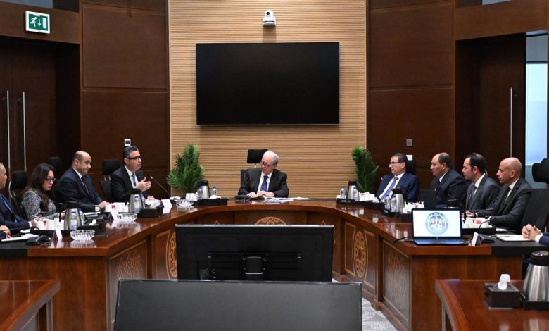 نائب رئيس مجلس الوزراء يتابع جهود الحكومة لتوفير وإتاحة السلع الأساسية للمواطنين