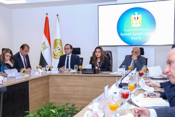 نقلة نوعية في آليات المحاسبة البيئية ومناقشة معادلة جديدة لتعويض نفوق الطيور .. وتطوير الغابة المتحجرة برؤية استثمارية بيئية متوازنة