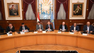 وزير الصناعة ومحافظ القاهرة يعقدان حواراً مفتوحاً مع مستثمري منطقة شق الثعبان الصناعية