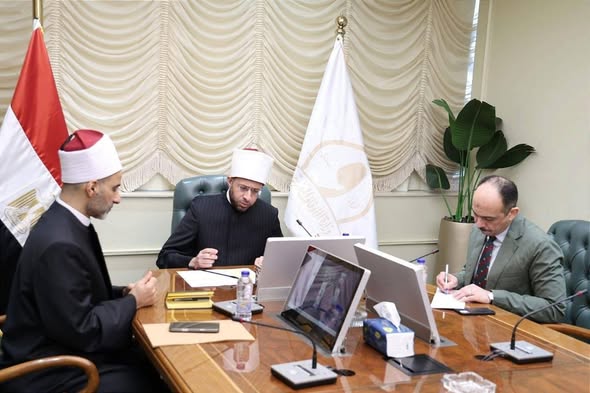 الأزهري يجتمع بمديري المديريات الحدودية عبر تقنية الاتصال المرئي لمتابعة العمل الدعوي والمجتمعي