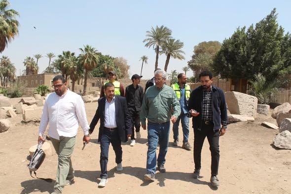 الأمين العام للمجلس الأعلى للآثار يتفقد منطقتي آثار سقارة وميت رهينة