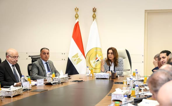 د. منال عوض تترأس اجتماع اللجنة العليا لتراخيص المحال العامة لمتابعة الموقف التنفيذي لمنظومة التراخيص وتيسير الإجراءات على المواطنين بالمحافظات