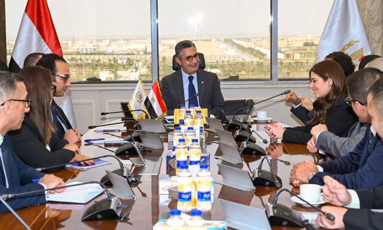 الدكتور شريف فاروق وزير التموين والتجارة الداخلية يجتمع مع السيد/ نعيم يزبك رئيس الشرق الأوسط وإفريقيا