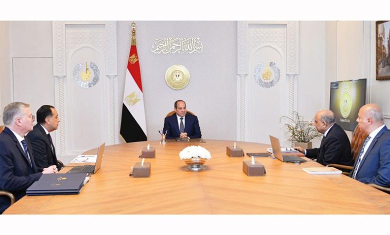 الرئيس السيسي يجتمع مع رئيس الوزراء ووزراء الكهرباء والطاقة المتجددة والبترول والثروة المعدنية