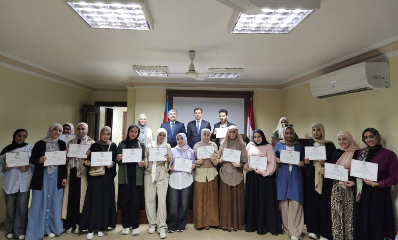جمعية الصداقة المصرية الأذربيجانية تُكرّم المتفوقين من طلاب آداب القاهرة