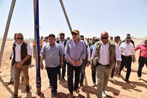د. سويلم يتفقد "مشروع تنمية جنوب الوادي" ومحطة الرفع العملاقة بتوشكى وعملية إنشاء المستعمرة السكنية على ترعة الشيخ زايد