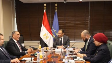 هندي يناقش مع المدير الإقليمي لشركة Oracle مصر خطط الشركة