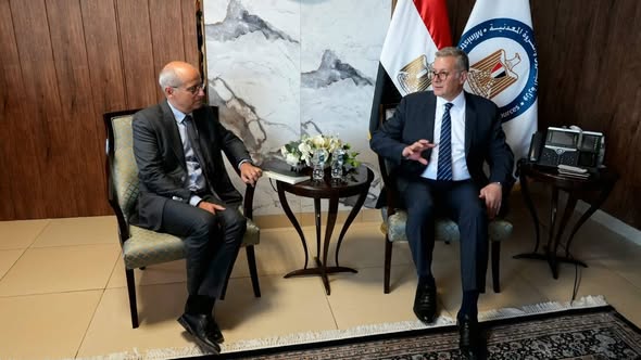 وزير البترول والثروة المعدنية يبحث مع توتال إنرجيز عودتها للتوسع في استكشاف الغاز بمصر