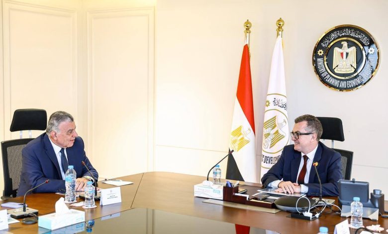 وزير التخطيط يبحث مع شركة أيادي للاستثمار سُبل دعم قطاع ريادة الأعمال والشركات الناشئة وتعزيز جهود التنمية الاقتصادية