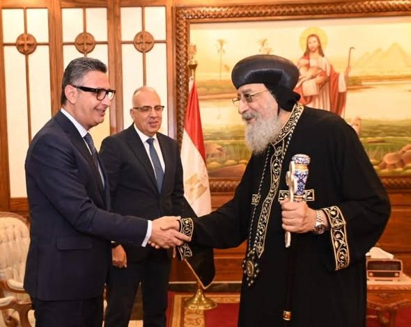 وزير التموين يهنئ قداسة البابا تواضروس الثاني بعيد القيامة المجيد
