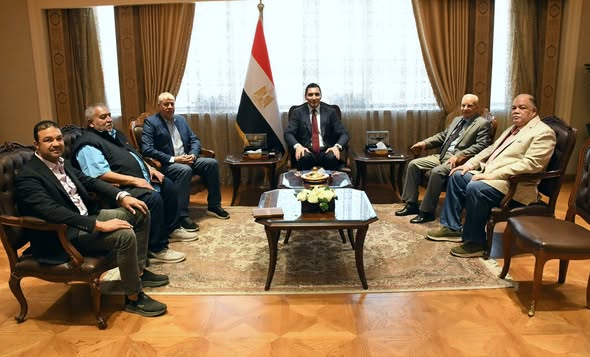 وزير الرياضة يؤكد على تقديم الدعم الكامل لنجوم المنتخبات المصرية واللاعبين القدامي