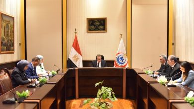 وزير الصحة يبحث تجهيز المنشآت الطبية بالتعاون مع المجموعة العلمية لتطوير البنية التعليمية والصحية