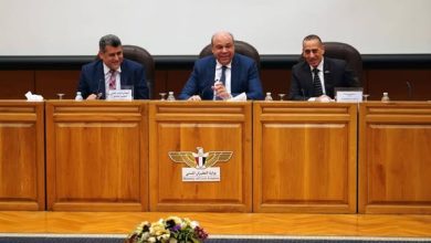 وزير الطيران المدني يعقد اجتماعًا موسعًا مع رؤساء شركات قطاع الطيران بمختلف أنشطتها العاملة في جمهورية مصر العربية