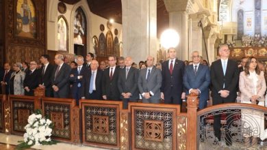 وزير العمل يشارك في قداس عيد القيامة المجيد بالكاتدرائية المرقسية ويهنئ قداسة البابا تواضروس الثاني