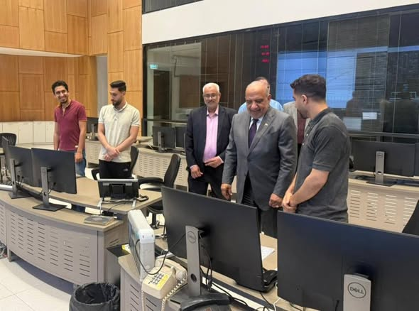 وزير الكهرباء يقضي أول أيام العيد مع العاملين في المركز القومي للتحكم في الطاقة